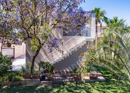 ENCANTADORA VILLA DE 7 DORMITORIOS CON VISTAS IMPRESIONANTES Y AMPLIOS ESPACIOS EN NUEVA ANDALUCÍA