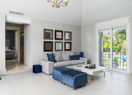 ENCANTADORA VILLA DE 7 DORMITORIOS CON VISTAS IMPRESIONANTES Y AMPLIOS ESPACIOS EN NUEVA ANDALUCÍA