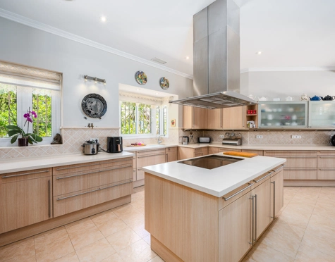 Villa for sale in Nueva Andalucia, Marbella