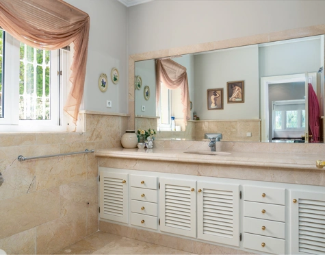Villa for sale in Nueva Andalucia, Marbella