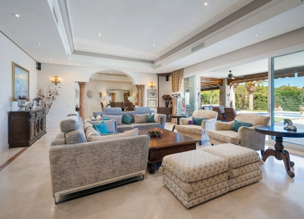 ENCANTADORA VILLA DE 7 DORMITORIOS CON VISTAS IMPRESIONANTES Y AMPLIOS ESPACIOS EN NUEVA ANDALUCÍA