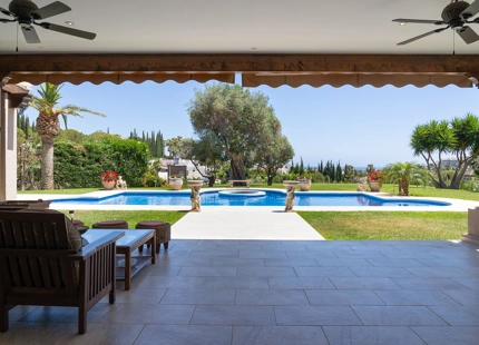 ENCANTADORA VILLA DE 7 DORMITORIOS CON VISTAS IMPRESIONANTES Y AMPLIOS ESPACIOS EN NUEVA ANDALUCÍA