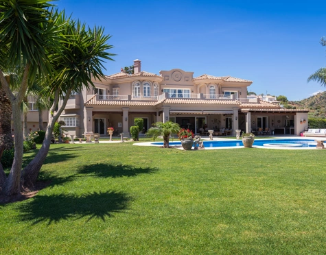 Villa for sale in Nueva Andalucia, Marbella