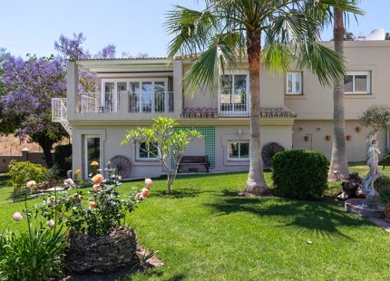 ENCANTADORA VILLA DE 7 DORMITORIOS CON VISTAS IMPRESIONANTES Y AMPLIOS ESPACIOS EN NUEVA ANDALUCÍA