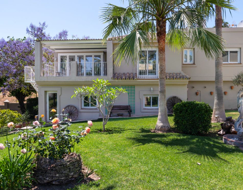 Villa for sale in Nueva Andalucia, Marbella