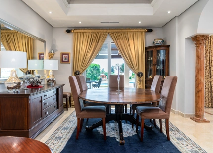 ENCANTADORA VILLA DE 7 DORMITORIOS CON VISTAS IMPRESIONANTES Y AMPLIOS ESPACIOS EN NUEVA ANDALUCÍA