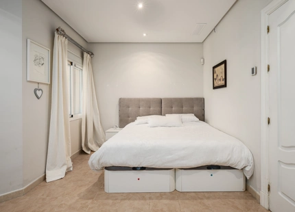 ENCANTADORA VILLA DE 7 DORMITORIOS CON VISTAS IMPRESIONANTES Y AMPLIOS ESPACIOS EN NUEVA ANDALUCÍA