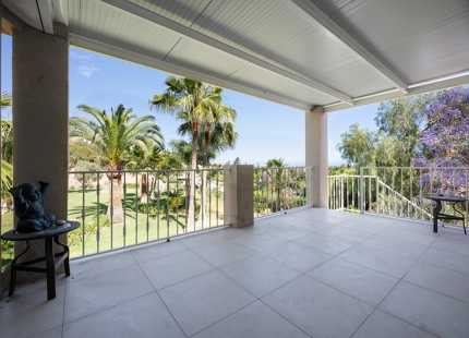 ENCANTADORA VILLA DE 7 DORMITORIOS CON VISTAS IMPRESIONANTES Y AMPLIOS ESPACIOS EN NUEVA ANDALUCÍA