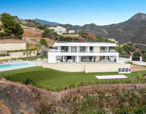 STUNNING CONTEMPORARY VILLA FOR SALE ON THE HILLS OF MONTE MAYOR COUNTRY CLUB, BENAHAVIS 