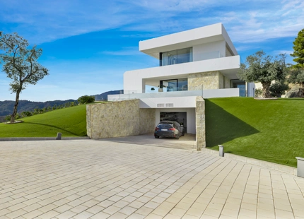 IMPRESIONANTE VILLA CONTEMPORÁNEA EN VENTA EN LAS COLINAS DEL MONTE MAYOR COUNTRY CLUB, BENAHAVÍS
