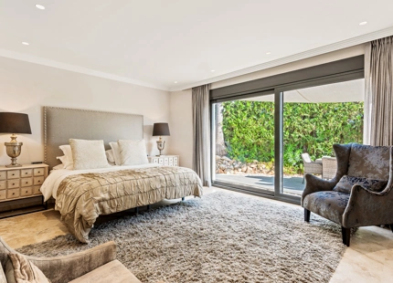 CASA FAMILIAR CON IMPRESIONANTES VISTAS EN VENTA EN NUEVA ANDALUCÍA, MARBELLA