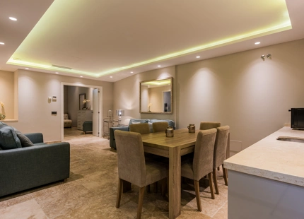 CASA FAMILIAR CON IMPRESIONANTES VISTAS EN VENTA EN NUEVA ANDALUCÍA, MARBELLA