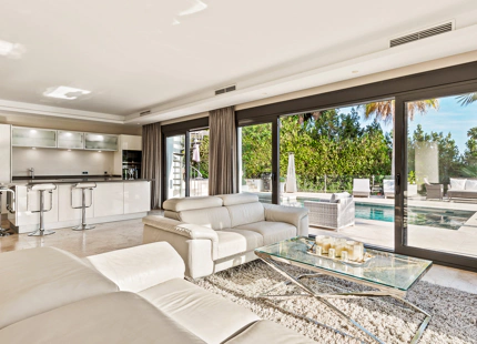 CASA FAMILIAR CON IMPRESIONANTES VISTAS EN VENTA EN NUEVA ANDALUCÍA, MARBELLA