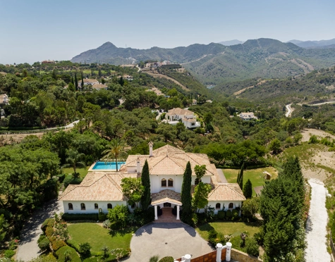 CLASSIC ELEGANT VILLA FOR SALE IN LA ZAGALETA, BENAHAVIS
