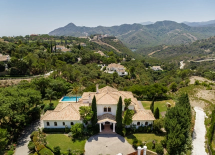 CLASSIC ELEGANT VILLA FOR SALE IN LA ZAGALETA, BENAHAVIS