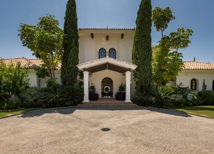 CLASSIC ELEGANT VILLA FOR SALE IN LA ZAGALETA, BENAHAVIS