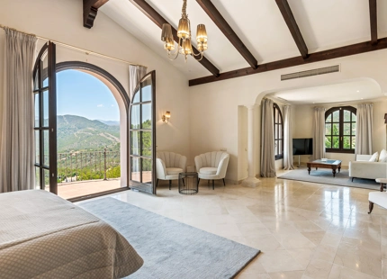 CLASSIC ELEGANT VILLA FOR SALE IN LA ZAGALETA, BENAHAVIS