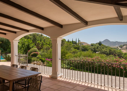 CLASSIC ELEGANT VILLA FOR SALE IN LA ZAGALETA, BENAHAVIS
