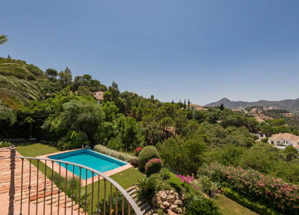 CLASSIC ELEGANT VILLA FOR SALE IN LA ZAGALETA, BENAHAVIS