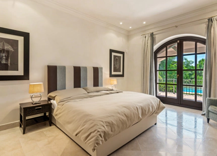 CLASSIC ELEGANT VILLA FOR SALE IN LA ZAGALETA, BENAHAVIS