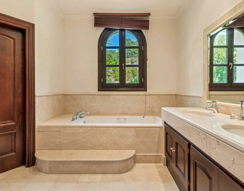 Villa for sale in La Zagaleta, Benahavis