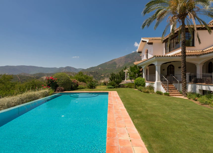 CLASSIC ELEGANT VILLA FOR SALE IN LA ZAGALETA, BENAHAVIS