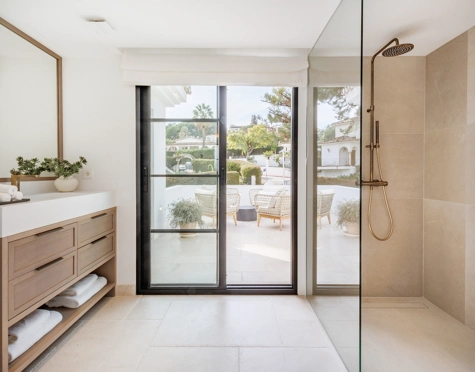 Villa en venta en Nueva Andalucia, Marbella