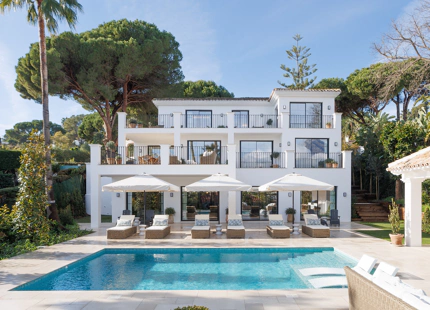 VILLA ANDALUZA REFINADA EN VENTA EN NUEVA ANDALUCÍA, MARBELLA