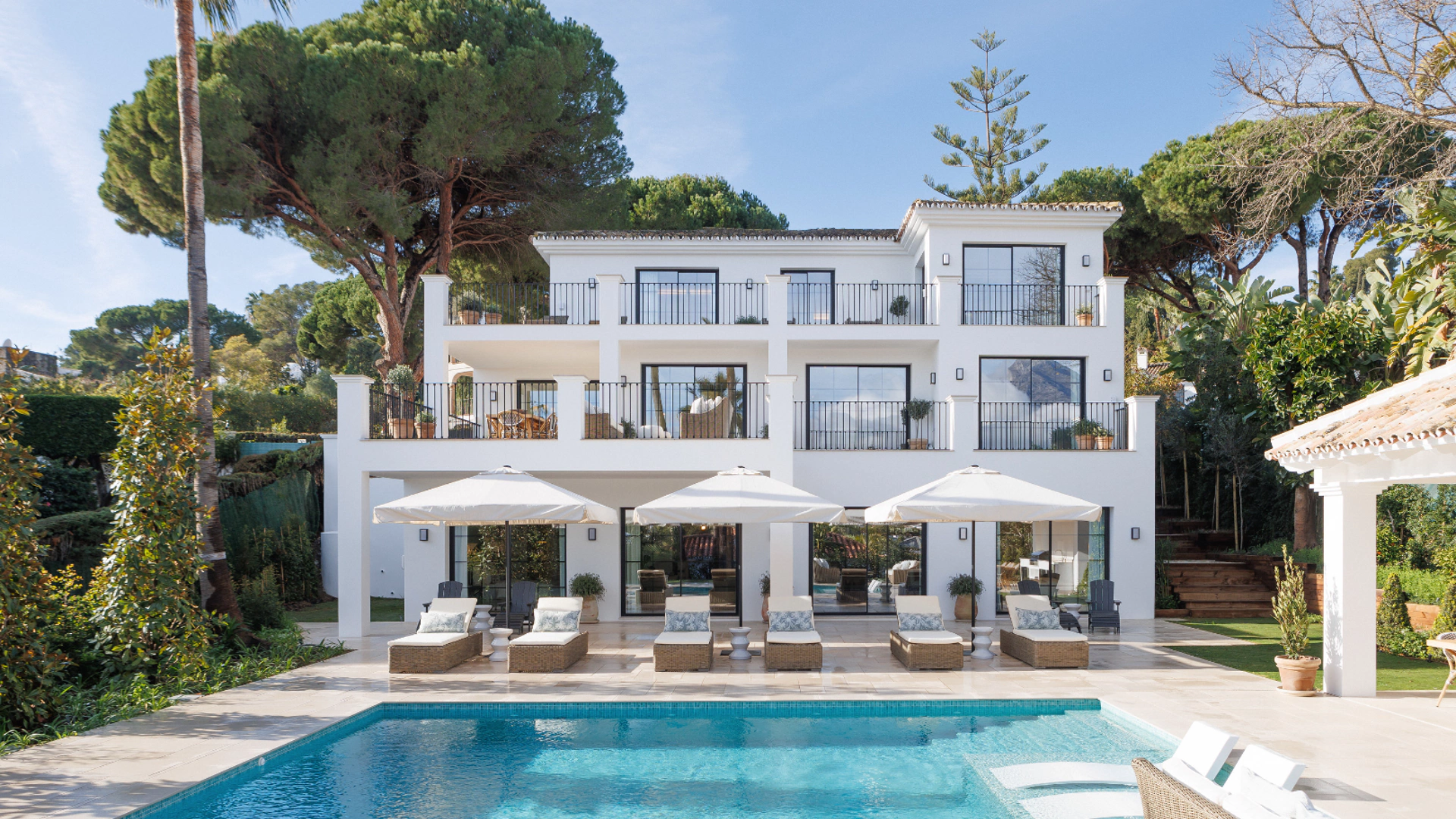 Villa en venta en Nueva Andalucia, Marbella