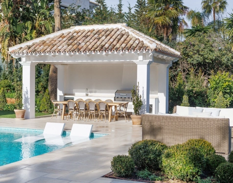 Villa en venta en Nueva Andalucia, Marbella