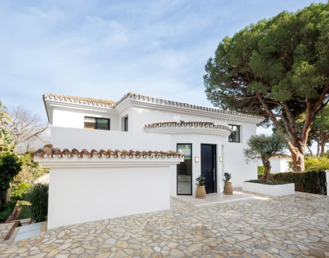 Villa en venta en Nueva Andalucia, Marbella