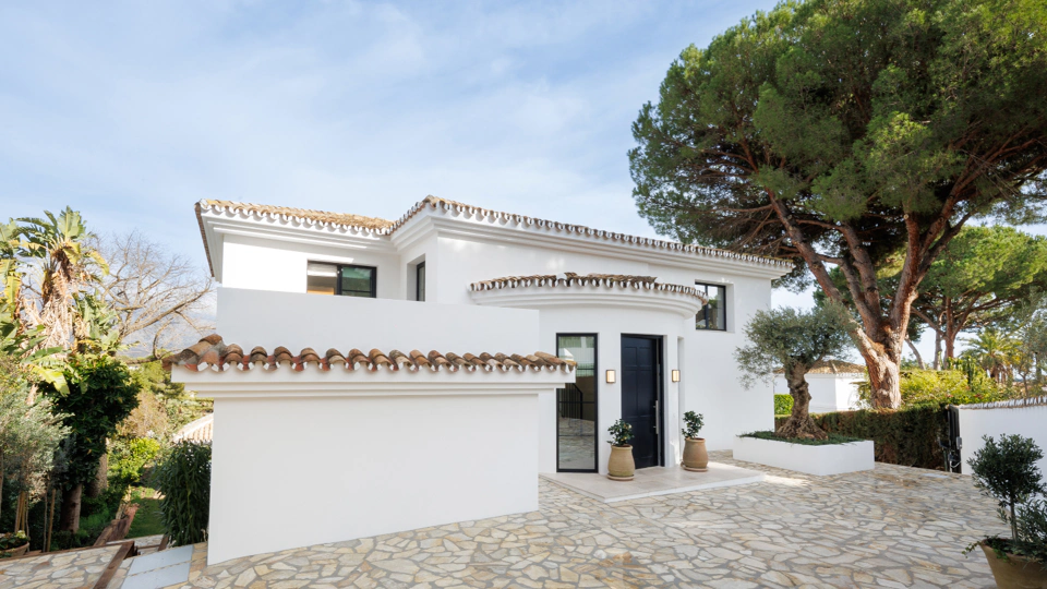 Villa en venta en Nueva Andalucia, Marbella