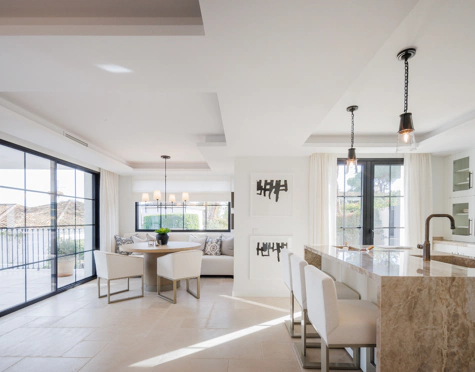Villa en venta en Nueva Andalucia, Marbella
