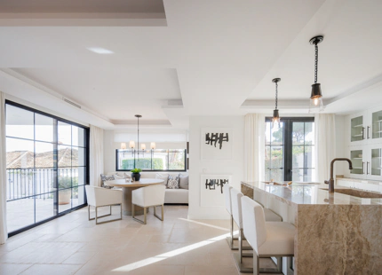 VILLA ANDALUZA REFINADA EN VENTA EN NUEVA ANDALUCÍA, MARBELLA