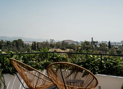 PISO CON IMPRESIONANTE TERRAZA Y VISTAS AL MAR EN VENTA EN MARBELLA