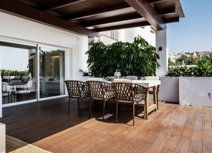 PISO CON IMPRESIONANTE TERRAZA Y VISTAS AL MAR EN VENTA EN MARBELLA