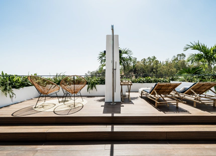 PISO CON IMPRESIONANTE TERRAZA Y VISTAS AL MAR EN VENTA EN MARBELLA