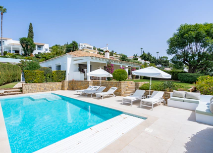 EXQUISITA VILLA DE ARQUITECTURA ANDALUZA EN VENTA EN EL PARAISO ALTO, BENAHAVÍS
