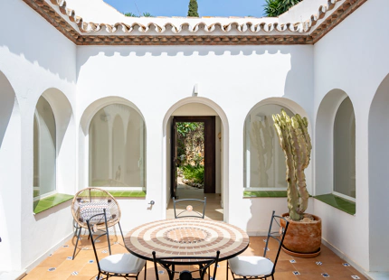 EXQUISITA VILLA DE ARQUITECTURA ANDALUZA EN VENTA EN EL PARAISO ALTO, BENAHAVÍS