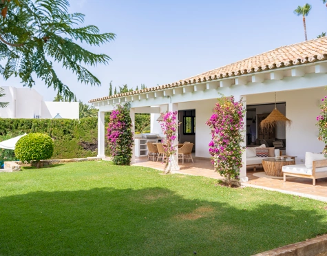 EXQUISITE VILLA OF ANDALUSIAN ARCHITECTURE FOR SALE IN EL PARAISO ALTO, BENAHAVIS