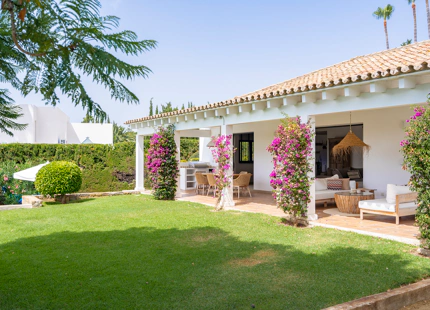 EXQUISITA VILLA DE ARQUITECTURA ANDALUZA EN VENTA EN EL PARAISO ALTO, BENAHAVÍS