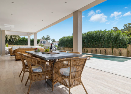 NUEVA VILLA FRENTE A LA PLAYA EN VENTA EN SAN PEDRO DE ALCÁNTARA