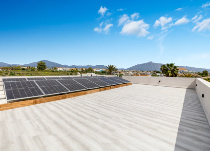 NUEVA VILLA FRENTE A LA PLAYA EN VENTA EN SAN PEDRO DE ALCÁNTARA