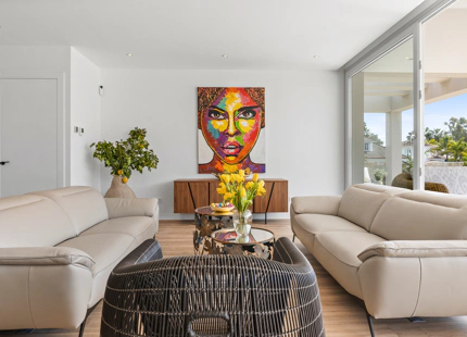 NUEVA VILLA FRENTE A LA PLAYA EN VENTA EN SAN PEDRO DE ALCÁNTARA