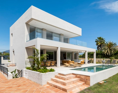 BRAND NEW BEACHSIDE VILLA FOR SALE IN SAN PEDRO DE ALCANTARA
