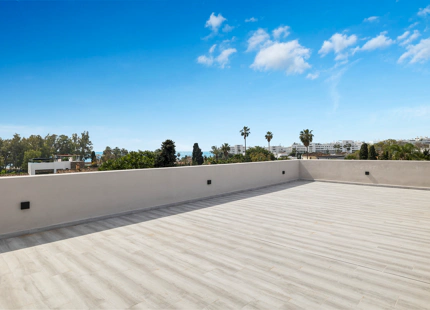 NUEVA VILLA FRENTE A LA PLAYA EN VENTA EN SAN PEDRO DE ALCÁNTARA