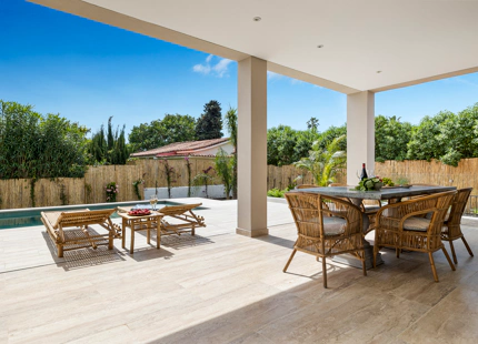 NUEVA VILLA FRENTE A LA PLAYA EN VENTA EN SAN PEDRO DE ALCÁNTARA