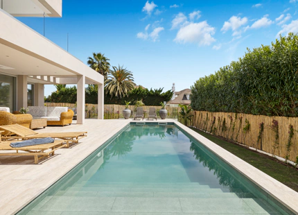 NUEVA VILLA FRENTE A LA PLAYA EN VENTA EN SAN PEDRO DE ALCÁNTARA