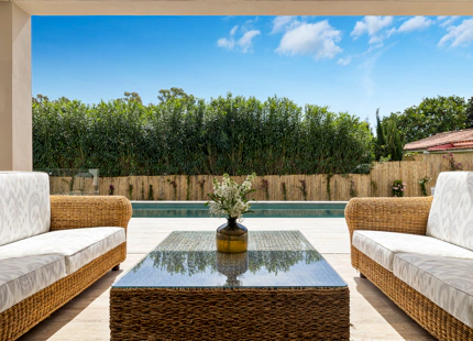 NUEVA VILLA FRENTE A LA PLAYA EN VENTA EN SAN PEDRO DE ALCÁNTARA