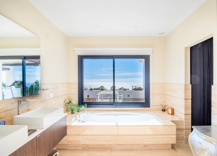 IMPRESIONANTE VILLA RENOVADA EN VENTA EN SIERRA BLANCA